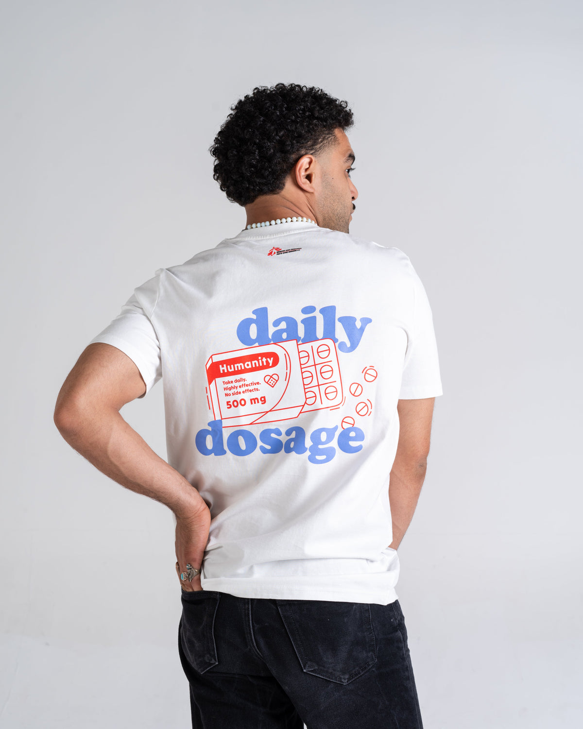 T-Shirt «Daily Dosage» Naturweiß, Rückseite, am Model getragen