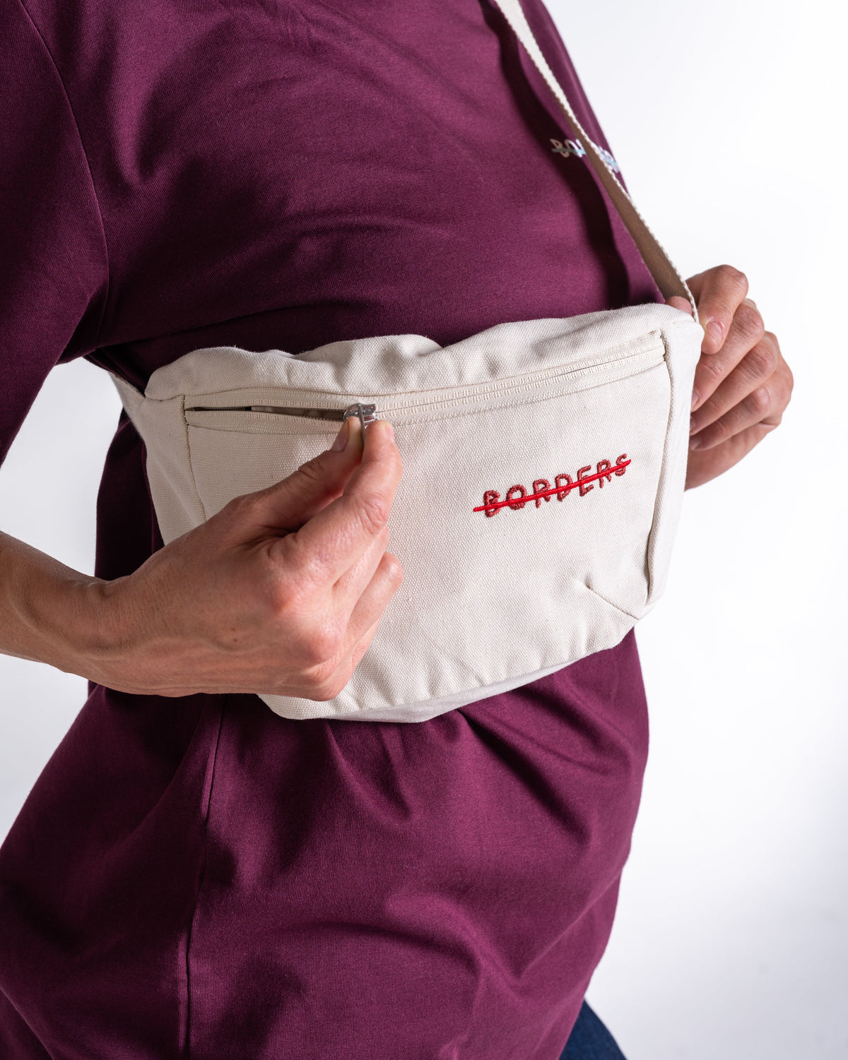 Gürteltasche «Borders» Natur: Detail des Motivs