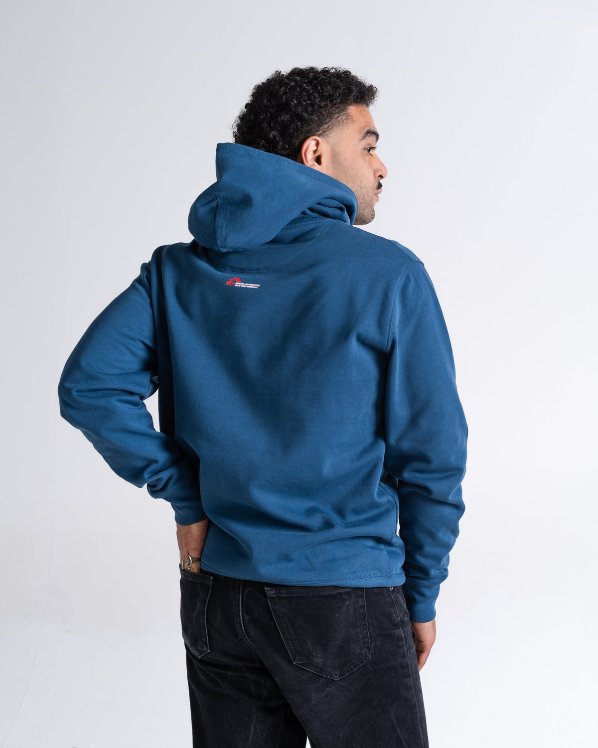 Hoodie «Borders» Petrol, Rückseite, am Model getragen
