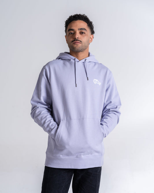Hoodie «Unterwegs» Lavendel, Vorderseite, am Model getragen