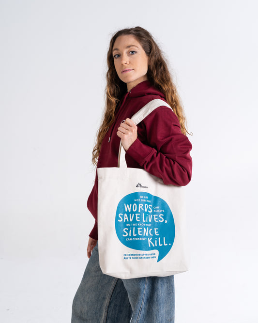 Tote Bag «Words Save Lives» Natur, Rückseite, am Model getragen