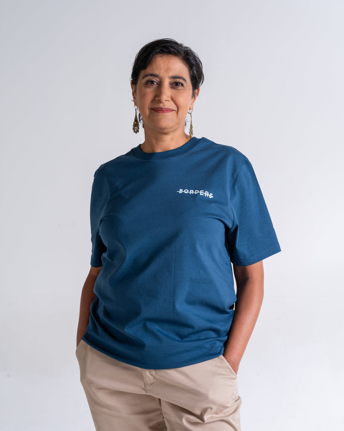 T-Shirt «Borders» Petrol, Vorderseite, am Model getragen