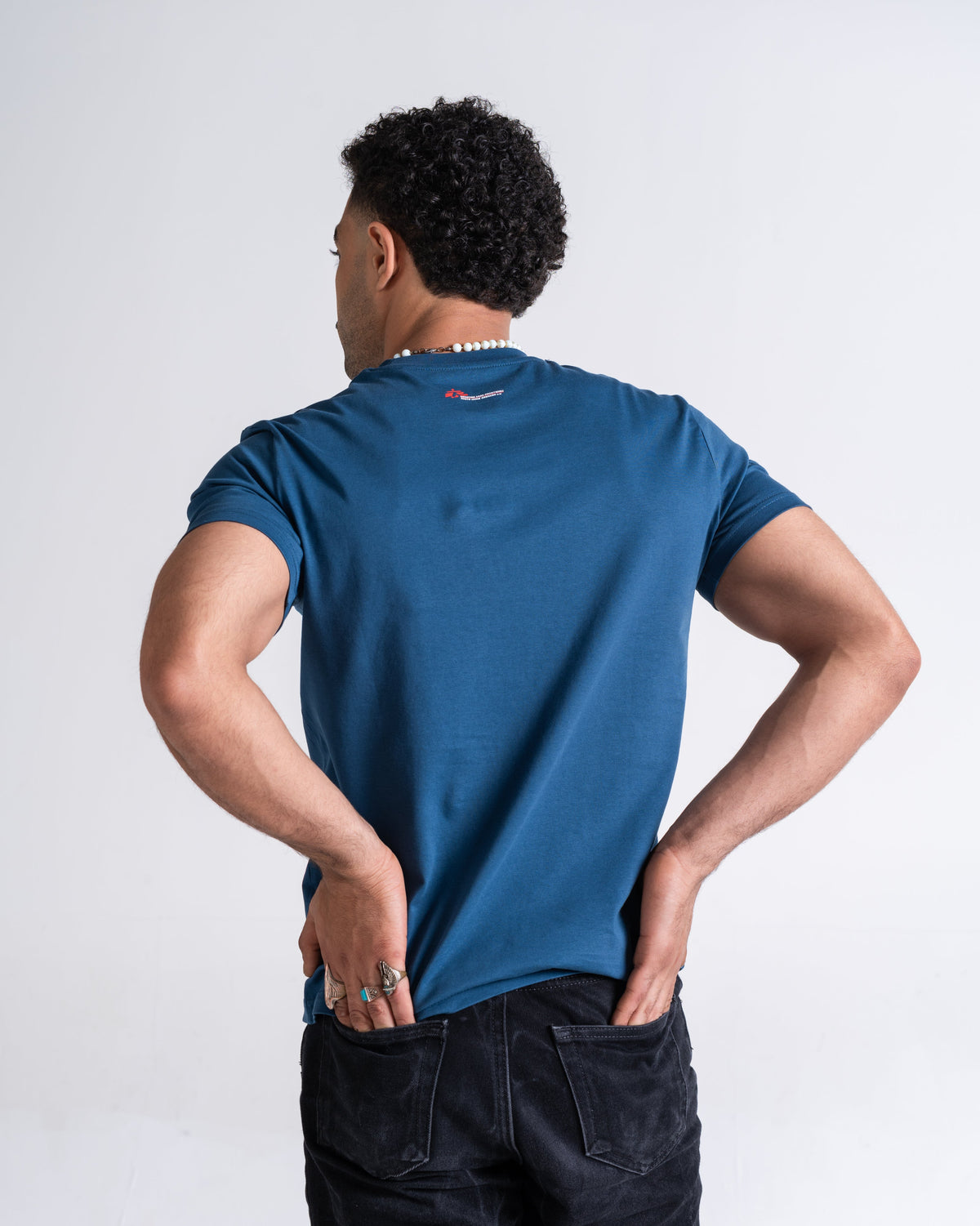 T-Shirt «Borders» Petrol, Rückseite, am Model getragen