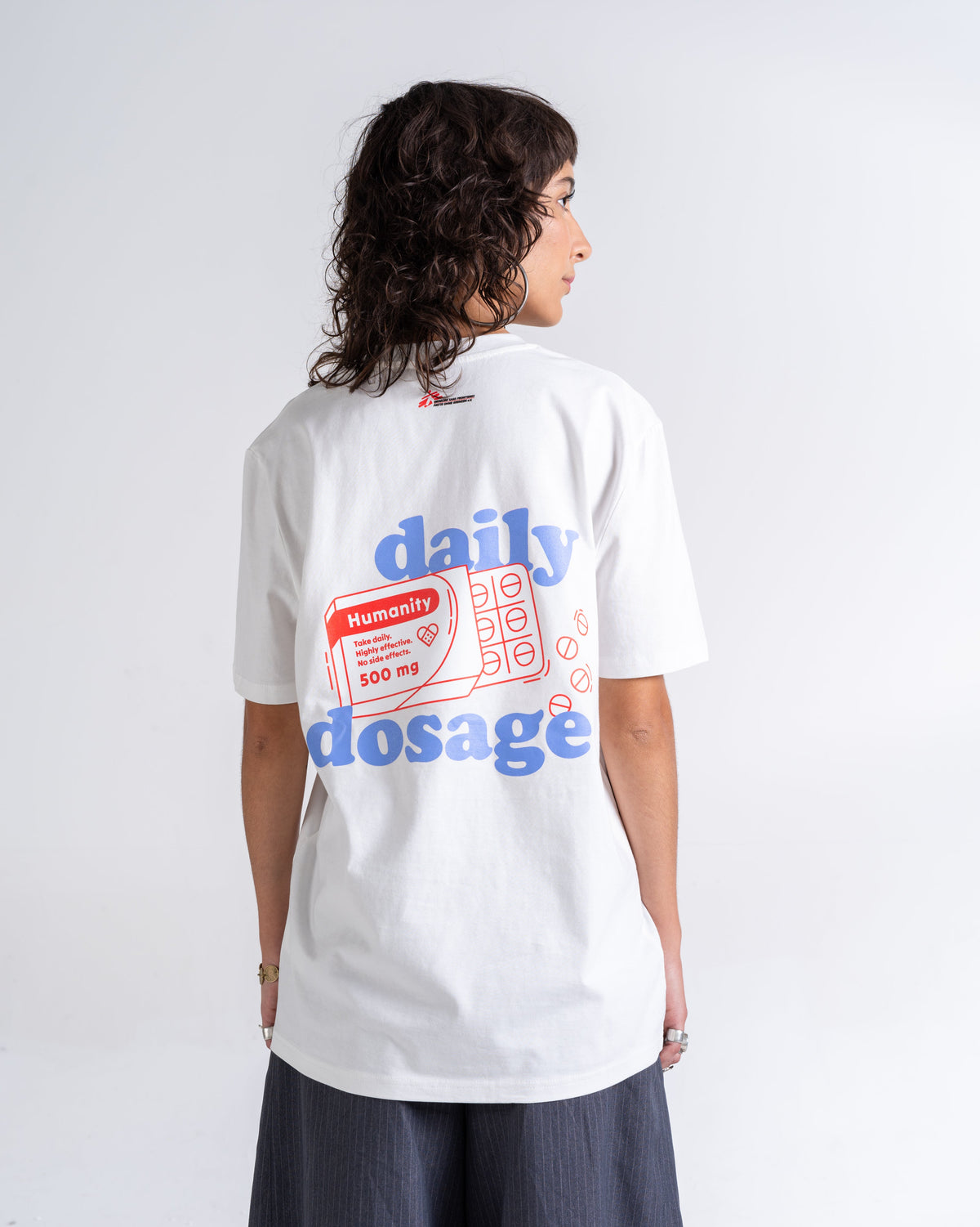 T-Shirt «Daily Dosage» Naturweiß, Rückseite, am Model getragen