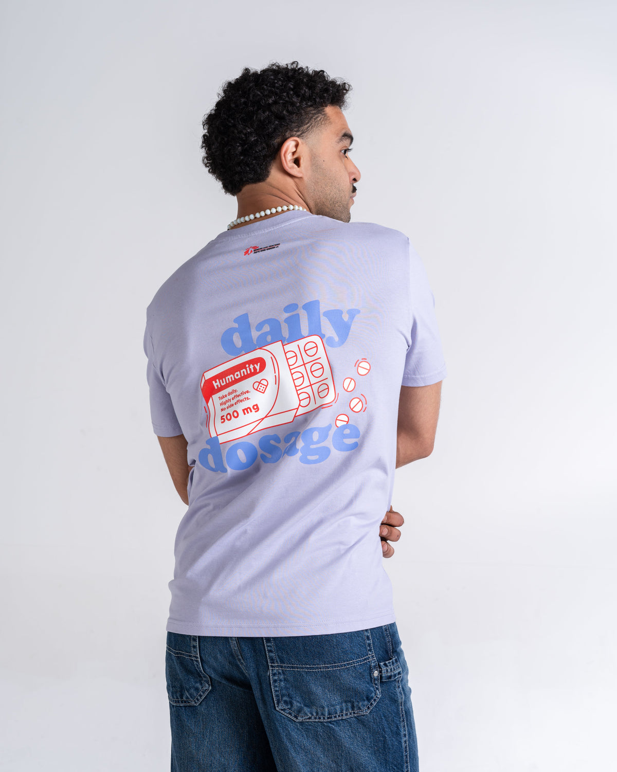 T-Shirt «Daily Dosage» Lavendel, Rückseite, am Model getragen