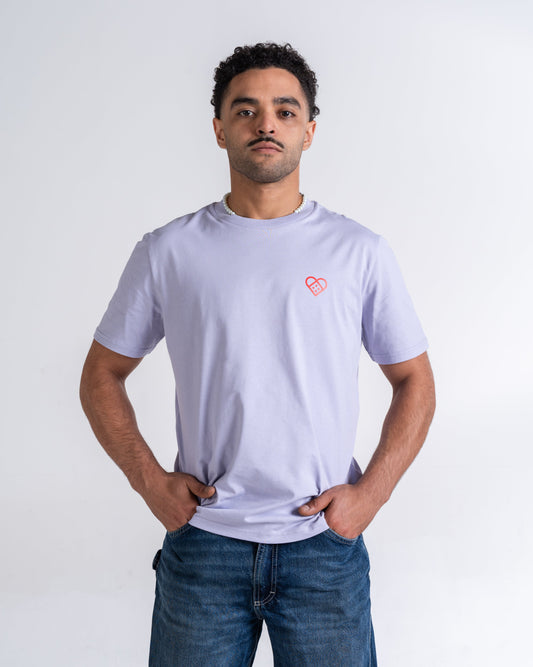 T-Shirt «Daily Dosage» Lavendel, Vorderseite, am Model getragen