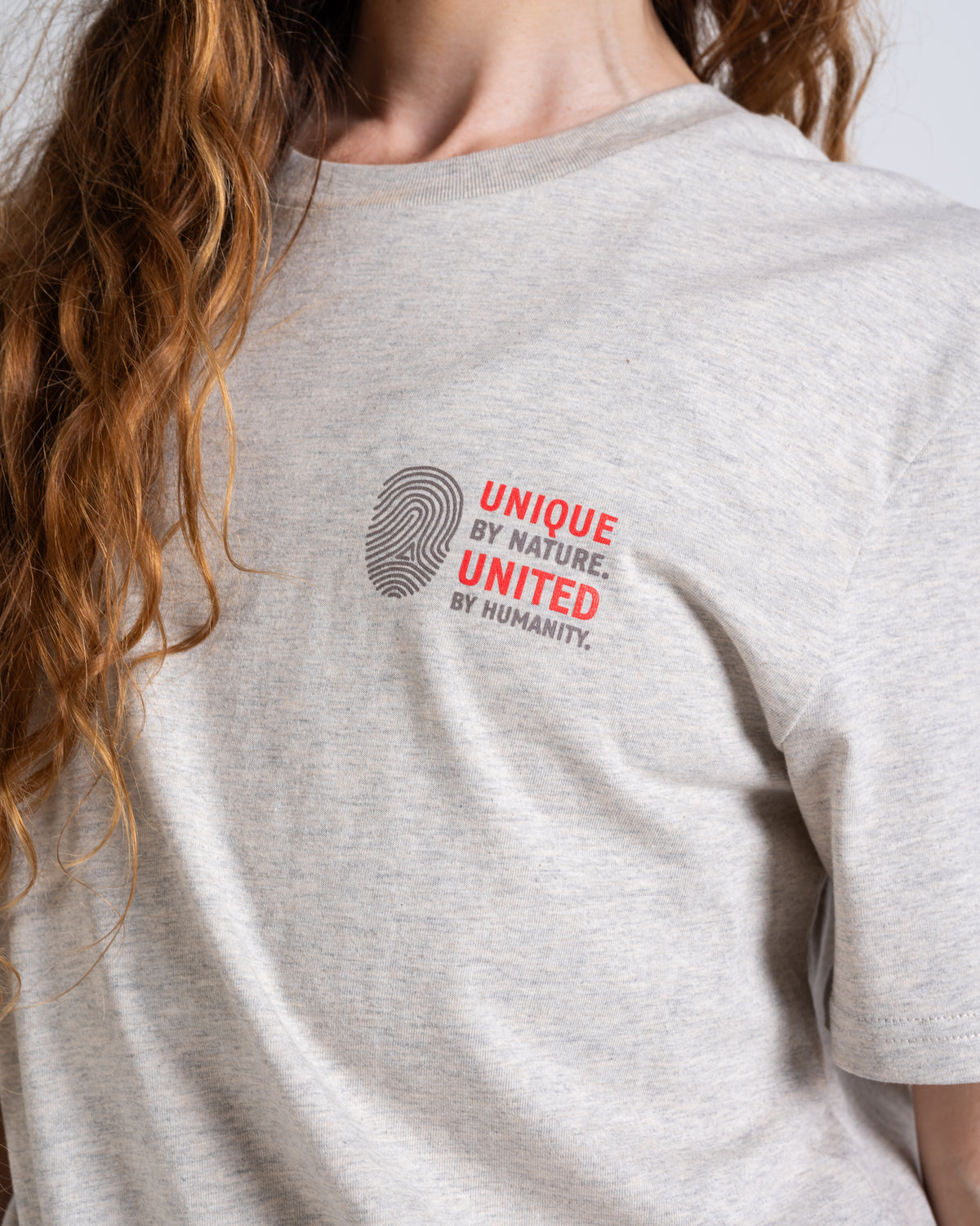 T-Shirt «Unique by nature» Creme meliert: Detail des Motivs