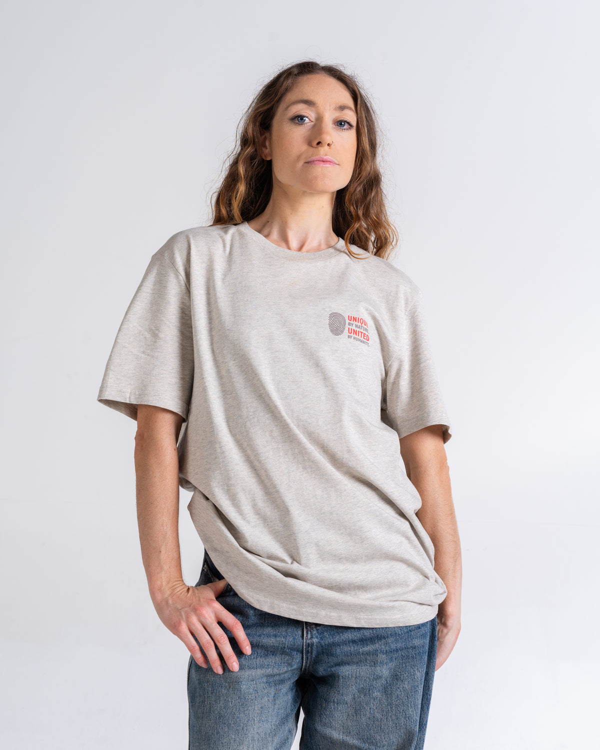 T-Shirt «Unique by nature» Creme meliert, Vorderseite, am Model getragen